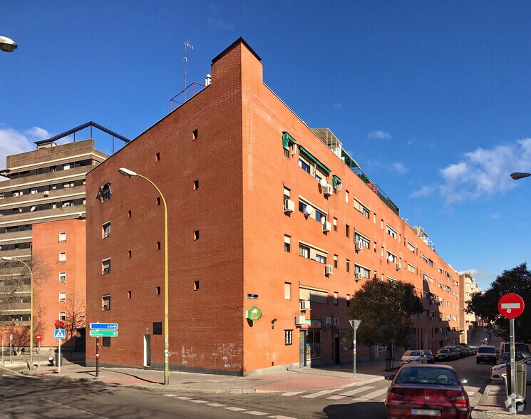 Calle De Concejo De Teverga, 21, Madrid, Madrid à vendre - Photo de l’immeuble – Image 3 sur 3