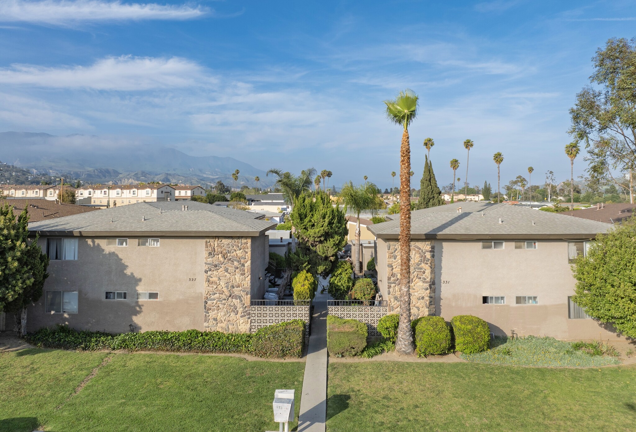 327-331 S Steckel Dr, Santa Paula, CA à vendre Photo de l’immeuble– Image 1 sur 3