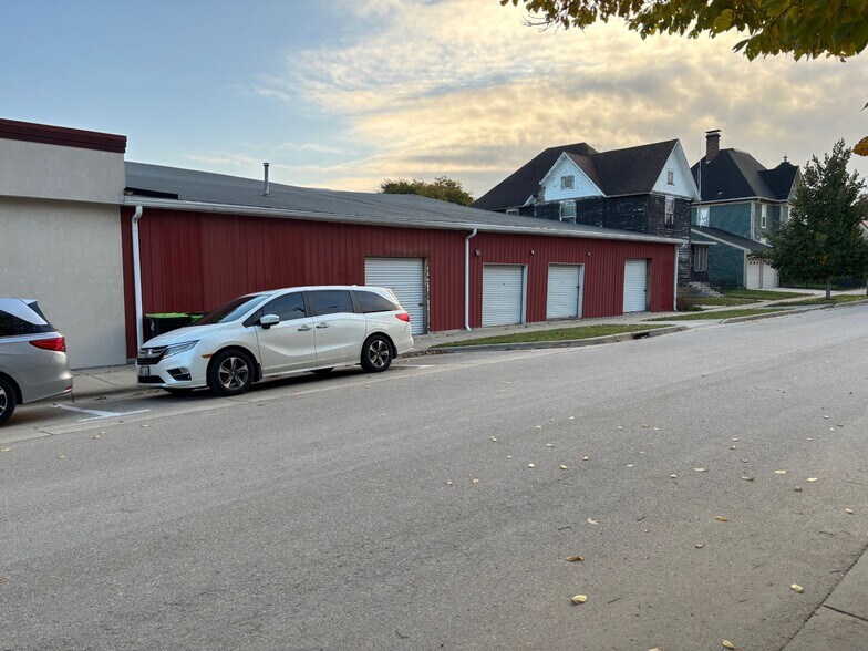 300 N Dickason Blvd, Columbus, WI à vendre - Photo de l’immeuble – Image 2 sur 8