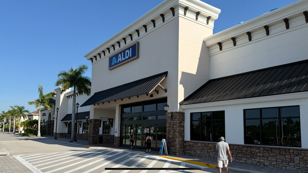 8811 W Boynton Beach Blvd, Boynton Beach, FL à louer - Photo de l’immeuble – Image 1 sur 6