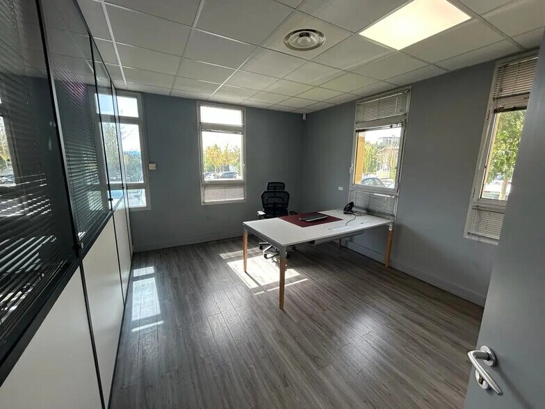 Bureau dans Aix-En-Provence à vendre - Photo de l’immeuble – Image 2 sur 10