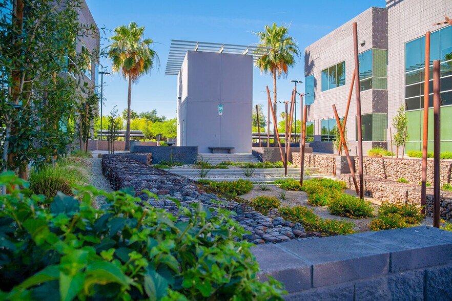 1095 W Rio Salado Pky, Tempe, AZ à louer - Photo de l’immeuble – Image 3 sur 8