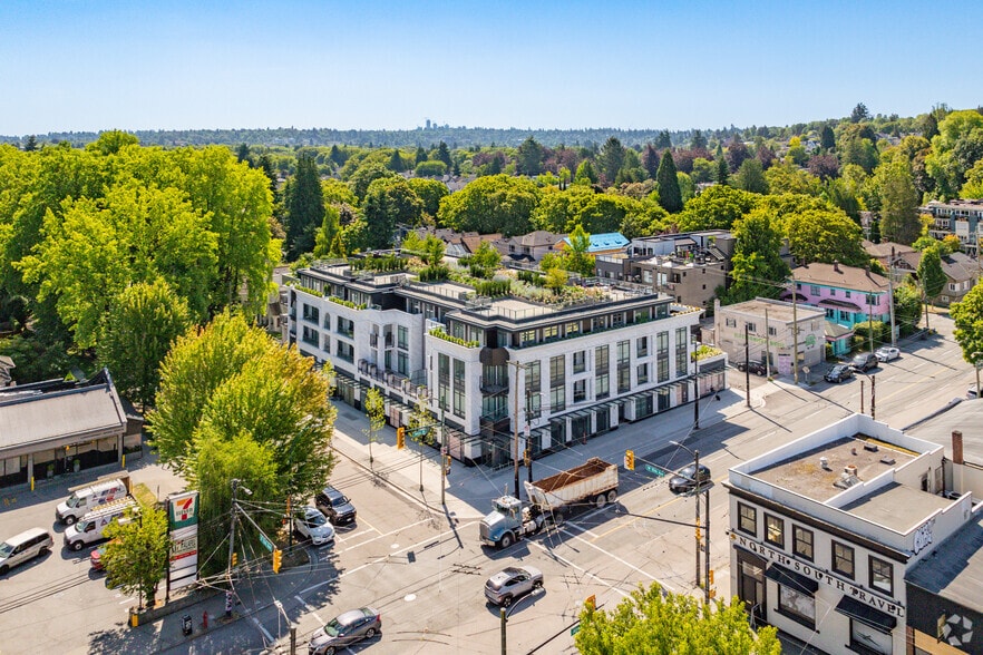 3668 W 10th Ave, Vancouver, BC à vendre - Aérien – Image 2 sur 3