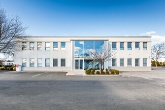 Plus de détails pour 425 County Road 39A, Southampton, NY - Bureau à louer