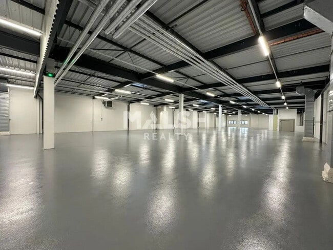 Plus de détails pour Bureau, Local d'activités à louer