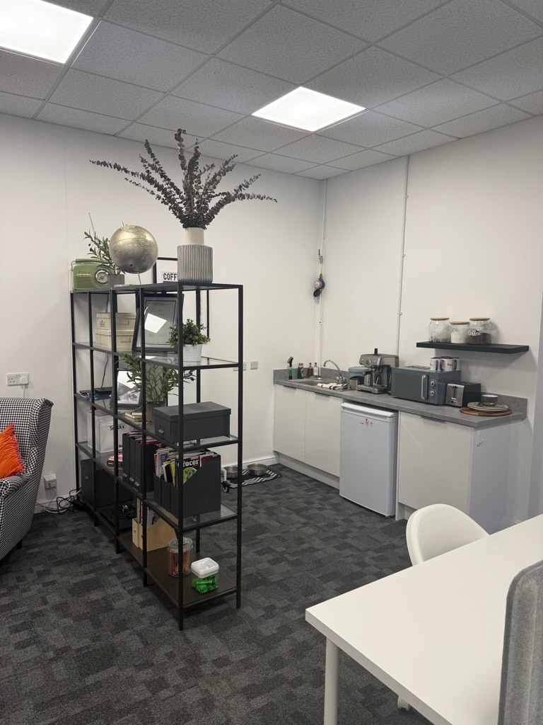 Doncaster Road, Doncaster à louer Photo intérieure– Image 1 sur 4