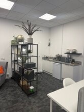 Doncaster Road, Doncaster à louer Photo intérieure– Image 1 sur 4