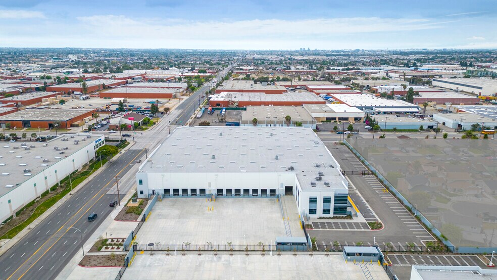 14220 S Main St, Los Angeles, CA à louer - Photo de l’immeuble – Image 1 sur 7