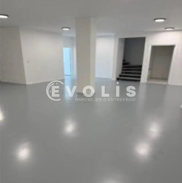 Bureau dans Villeneuve-la-Garenne à louer - Photo de l’immeuble – Image 3 sur 4