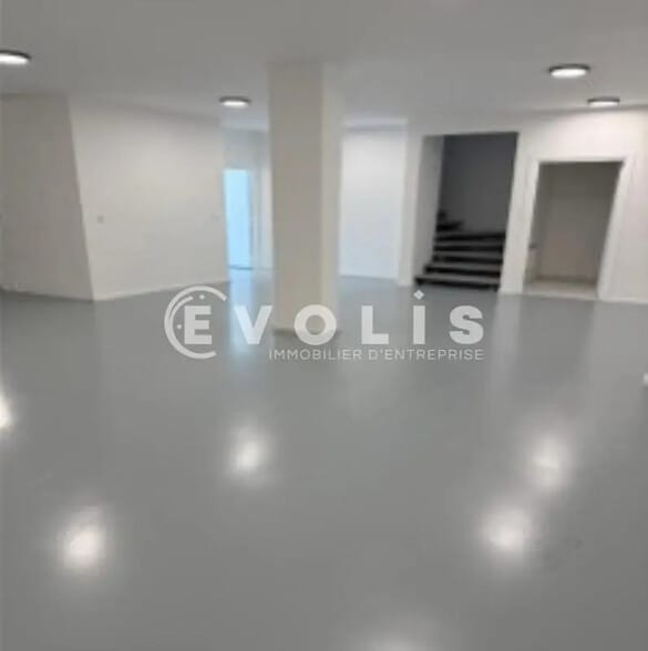 Bureau dans Villeneuve-la-Garenne à louer - Photo intérieure – Image 3 sur 4