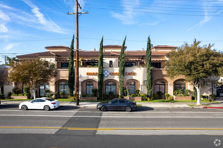 1701 W Verdugo Ave, Burbank, CA à louer - Photo de l’immeuble – Image 2 sur 4