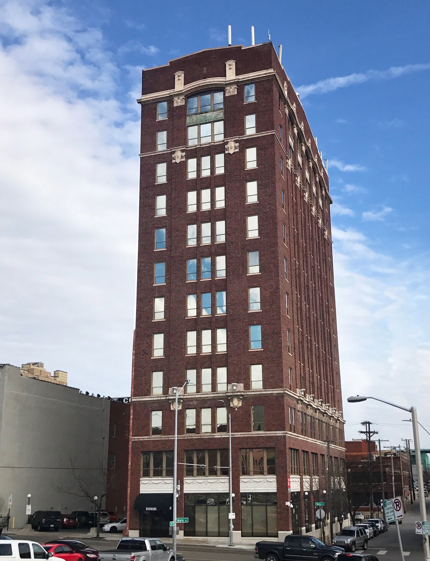 1627 Main St, Kansas City, MO à louer Photo de l’immeuble– Image 1 sur 2