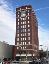 1627 Main St, Kansas City, MO à louer Photo de l’immeuble– Image 1 sur 2