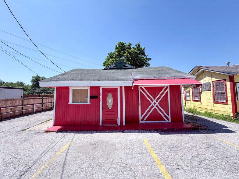 500 W Hildebrand Ave, San Antonio, TX à louer - Photo de l’immeuble – Image 2 sur 8