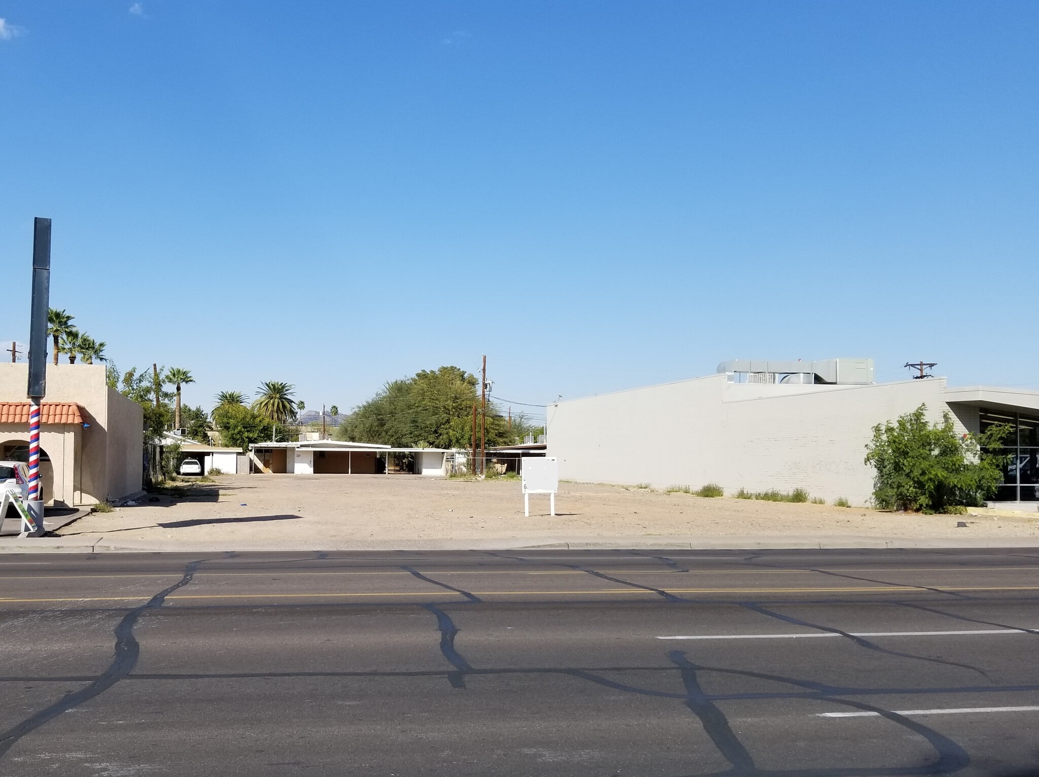 3620 E Thomas Rd, Phoenix, AZ à louer Photo de l’immeuble– Image 1 sur 5