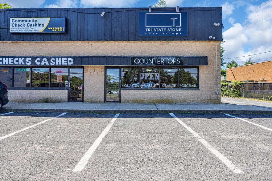 210 State Route 36, West Long Branch, NJ à louer - Photo de l’immeuble – Image 1 sur 20