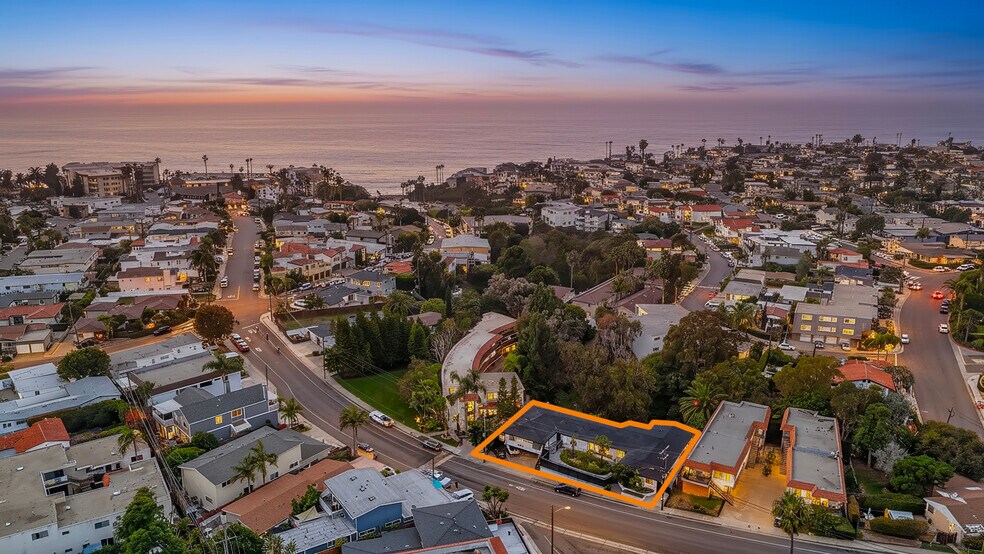 244-246 W Avenida Palizada, San Clemente, CA à vendre - Photo de l’immeuble – Image 2 sur 9