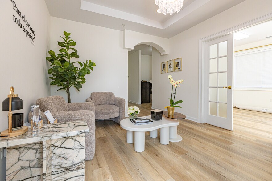 2551 Roswell Rd, Marietta, GA à vendre - Hall d’entrée – Image 3 sur 21