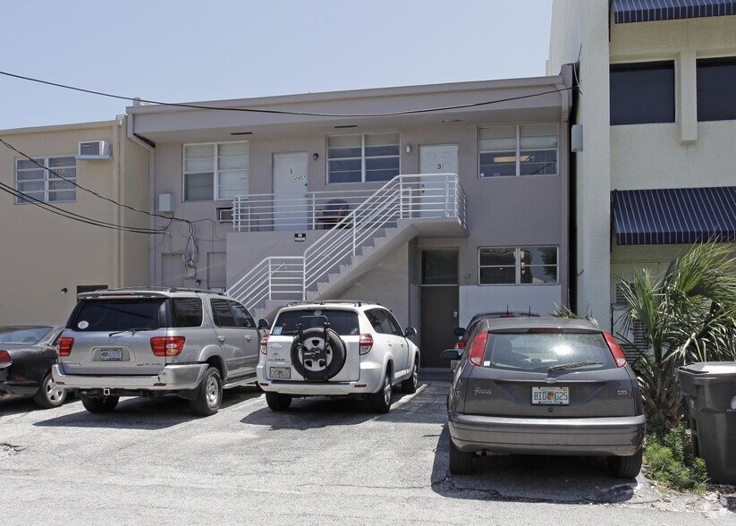 2457-2459 E Commercial Blvd, Fort Lauderdale, FL à louer - Photo de l’immeuble – Image 3 sur 18