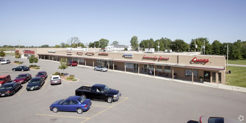 3266-3288 Main St, East Troy, WI à vendre - Photo de l’immeuble – Image 2 sur 11