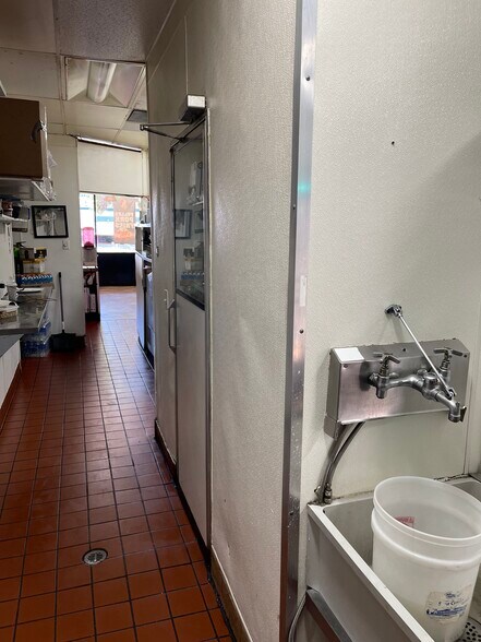 962-966 S Santa Fe Ave, Vista, CA à louer - Photo de l’immeuble – Image 3 sur 8