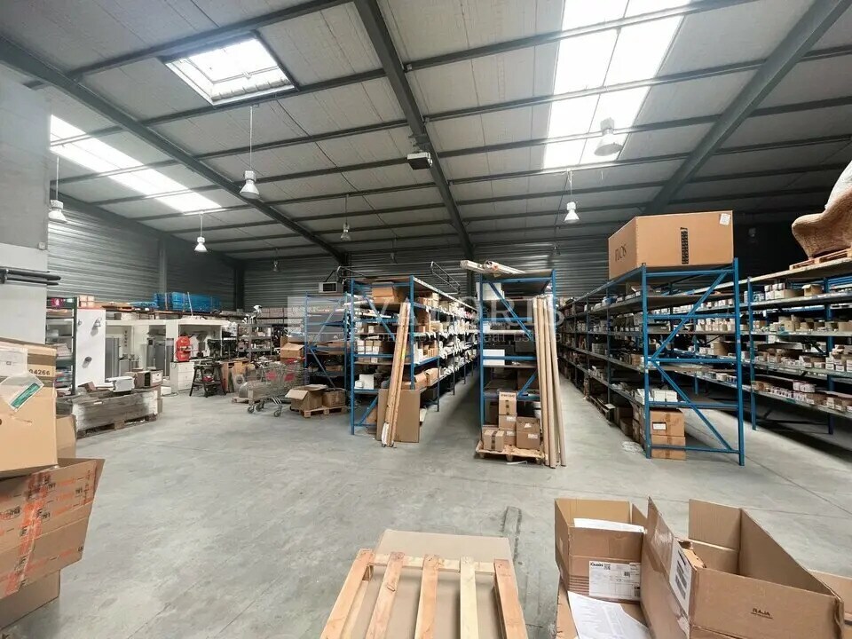 Local d’activités dans Vaulx-en-Velin à louer Photo intérieure– Image 1 sur 9