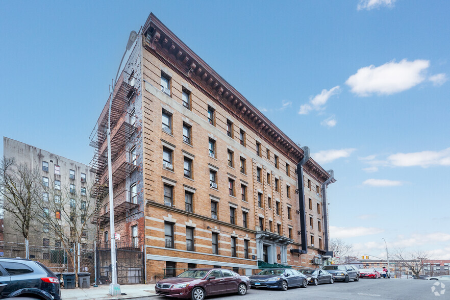 860 E 164th St, Bronx, NY à louer - Photo de l’immeuble – Image 2 sur 4