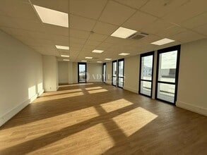 Bureau dans Chessy à louer Photo intérieure– Image 2 sur 3