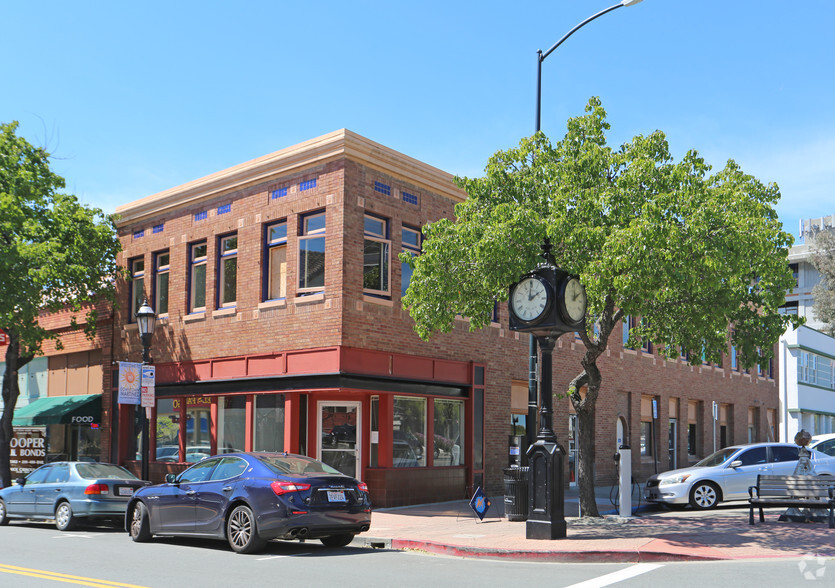 630 Court St, Martinez, CA à louer - Photo de l’immeuble – Image 1 sur 4