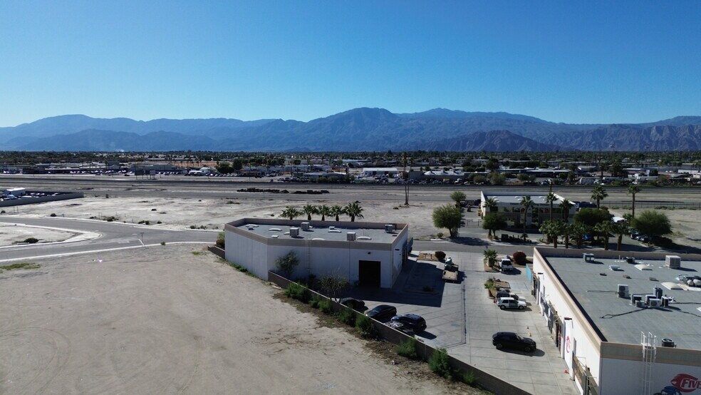 45920 Commerce St, Indio, CA à louer - Photo de l’immeuble – Image 3 sur 17