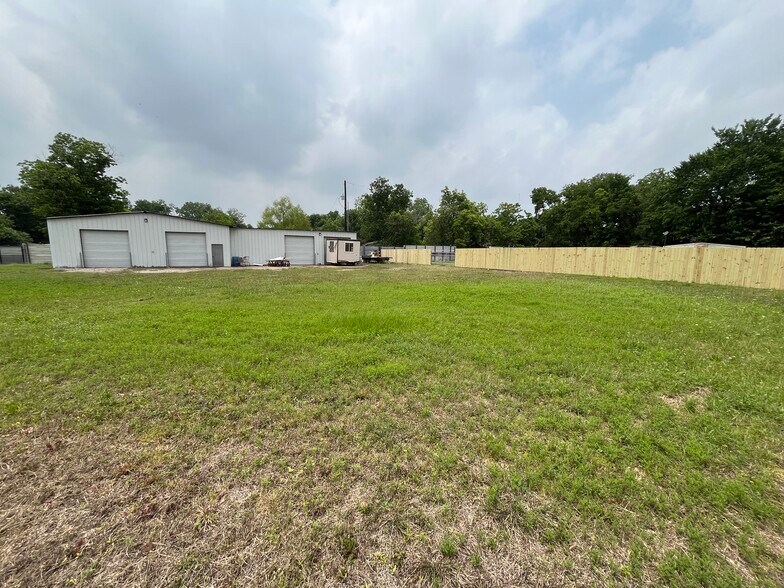 10300 Burden St, Houston, TX à louer - Photo de l’immeuble – Image 2 sur 9