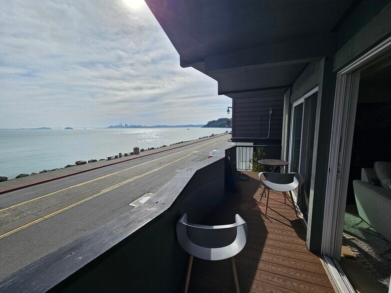 545 Bridgeway, Sausalito, CA à vendre - Photo de l’immeuble – Image 3 sur 7