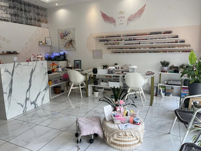 Local d’activités dans Saint-Maur-des-Fossés à louer - Photo de l’immeuble – Image 1 sur 3