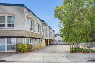 700 E St, San Rafael, CA à vendre Photo intérieure– Image 2 sur 18