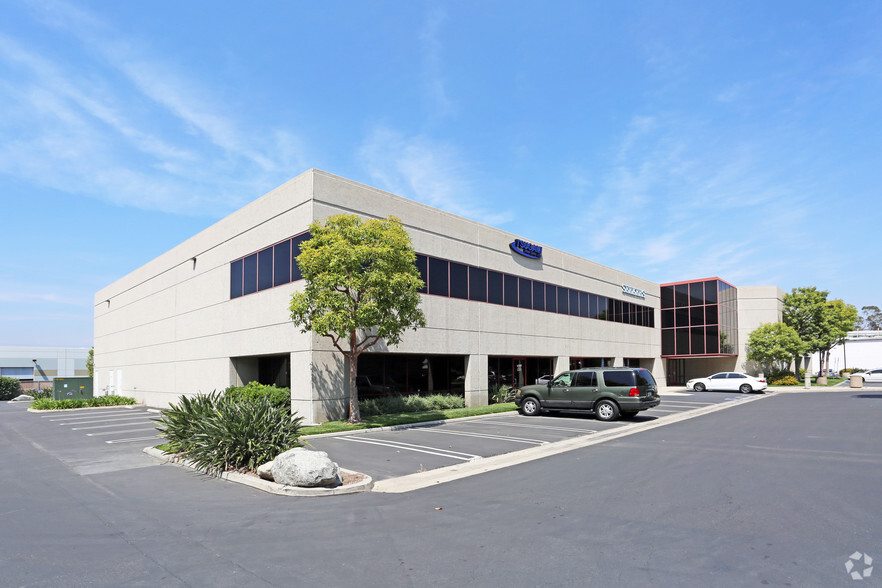 1521 E Orangethorpe Ave, Fullerton, CA à louer - Photo principale – Image 1 sur 5