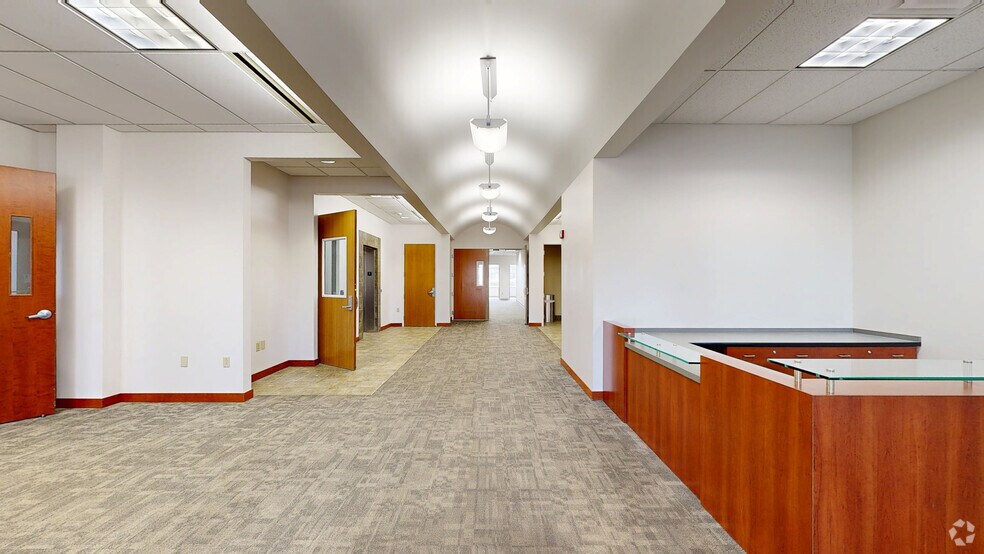 600 Airborne Pky, Cheektowaga, NY à louer - Numérisation 3D Matterport – Image 3 sur 38