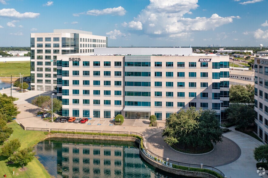 5825 N Sam Houston Pky W, Houston, TX à louer - Photo de l’immeuble – Image 1 sur 5