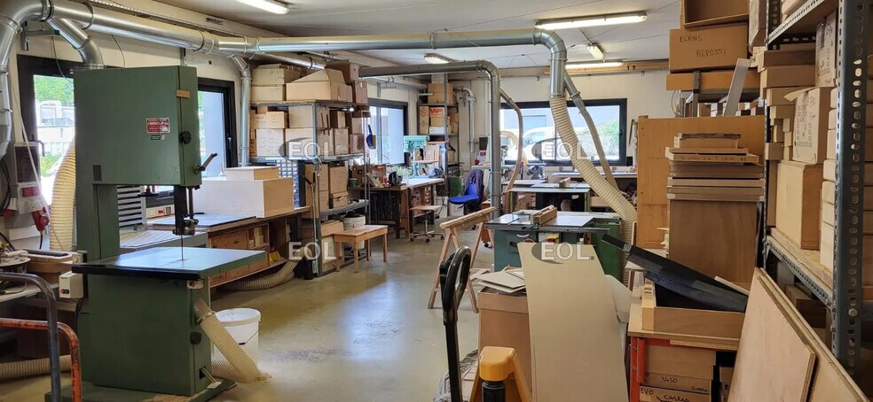 Local d’activités dans Lognes à louer - Photo de l’immeuble – Image 1 sur 9