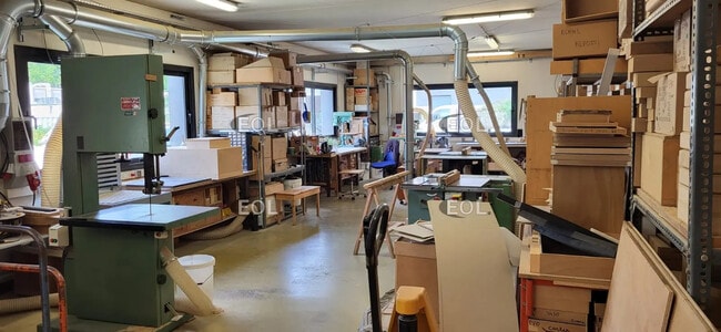 Plus de détails pour Local d'activités à louer