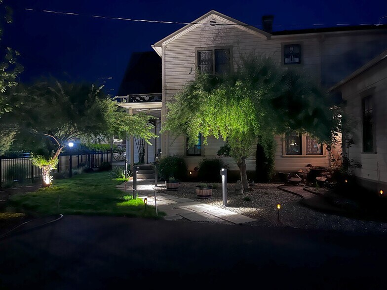 236 SE Stephens St, Roseburg, OR à vendre - Photo de l’immeuble – Image 3 sur 60