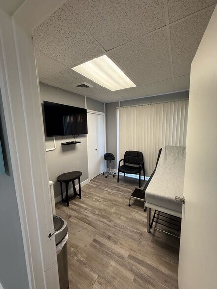 1920 E Katella Ave, Orange, CA à louer - Photo de l’immeuble – Image 2 sur 25