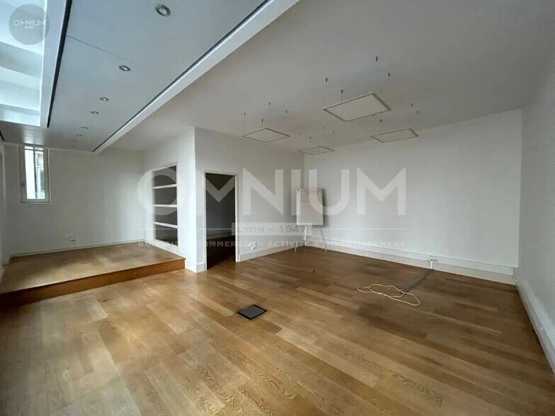 Bureau dans Lyon à louer - Photo de l’immeuble – Image 3 sur 9