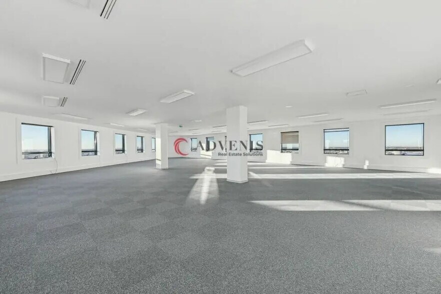 Bureau dans Noisy-le-Grand à louer - Photo de l’immeuble – Image 3 sur 7