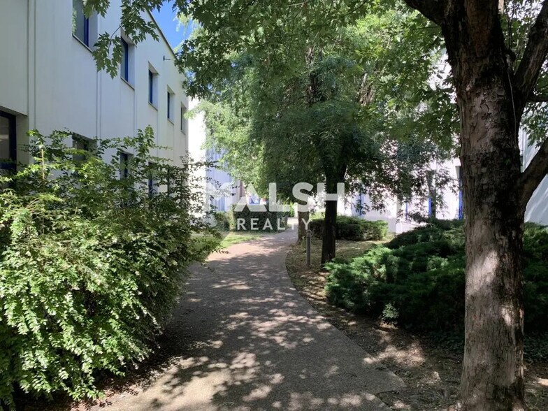 Bureau dans Villeurbanne à louer - Photo de l’immeuble – Image 2 sur 13