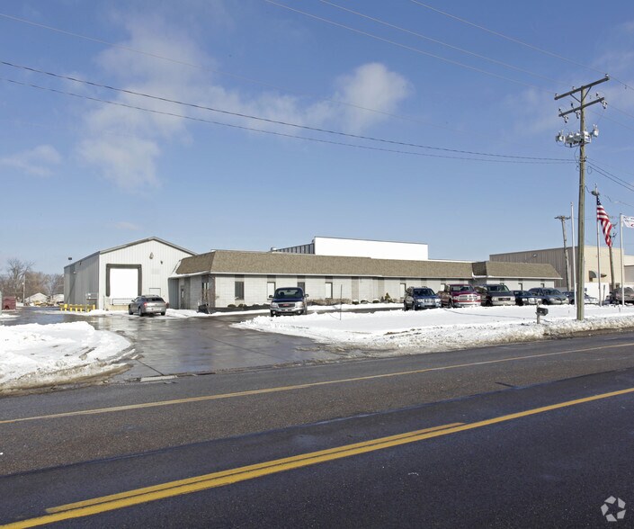 400 McCormick Dr, Lapeer, MI à louer - Photo de l’immeuble – Image 2 sur 6