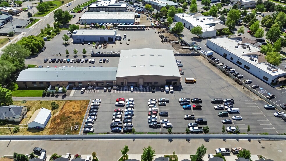 1345 E State St, Eagle, ID à louer - Photo de l’immeuble – Image 2 sur 13
