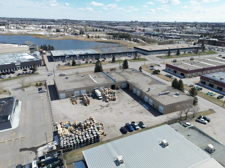 3529 12th St NE, Calgary, AB à louer - Aérien – Image 3 sur 5