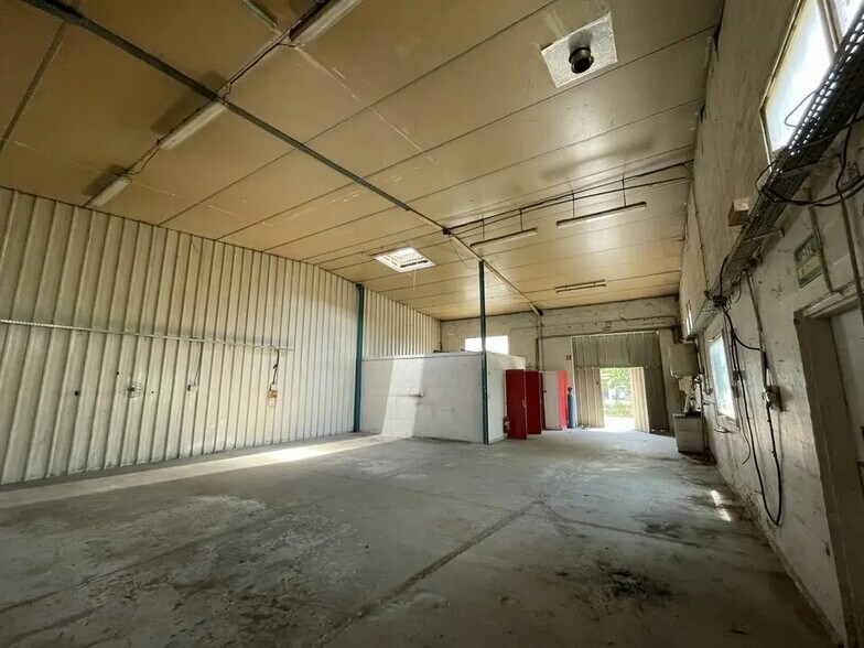 Local d’activités dans Domène à louer - Photo de l’immeuble – Image 2 sur 3