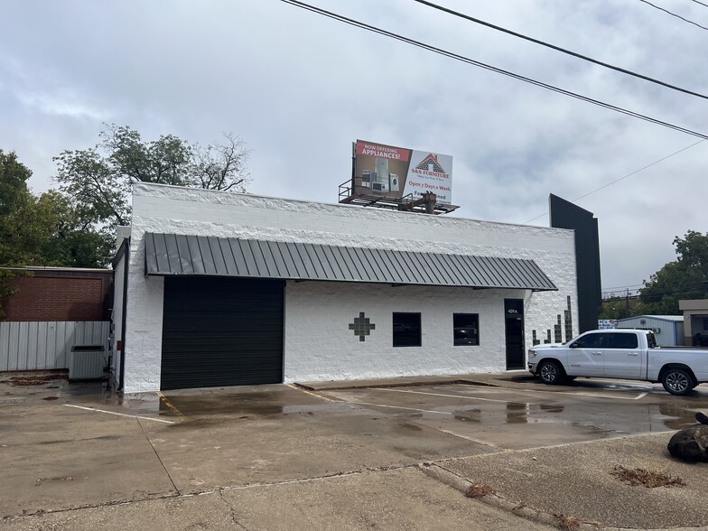 424 W Henderson St, Cleburne, TX à louer - Photo de l’immeuble – Image 2 sur 18