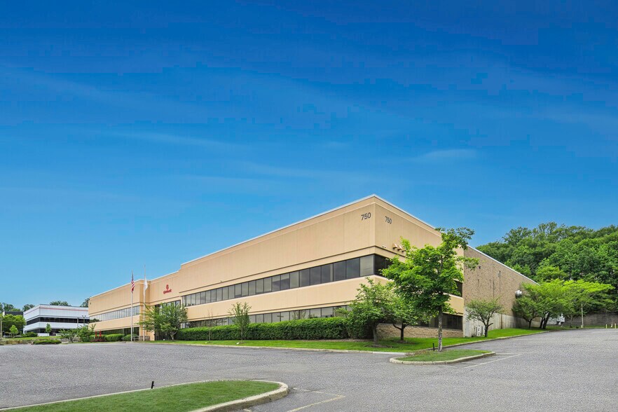 750 Corporate Dr, Mahwah, NJ à louer - Photo de l’immeuble – Image 3 sur 13